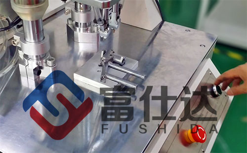 調節(jié)閥自動鎖螺絲機